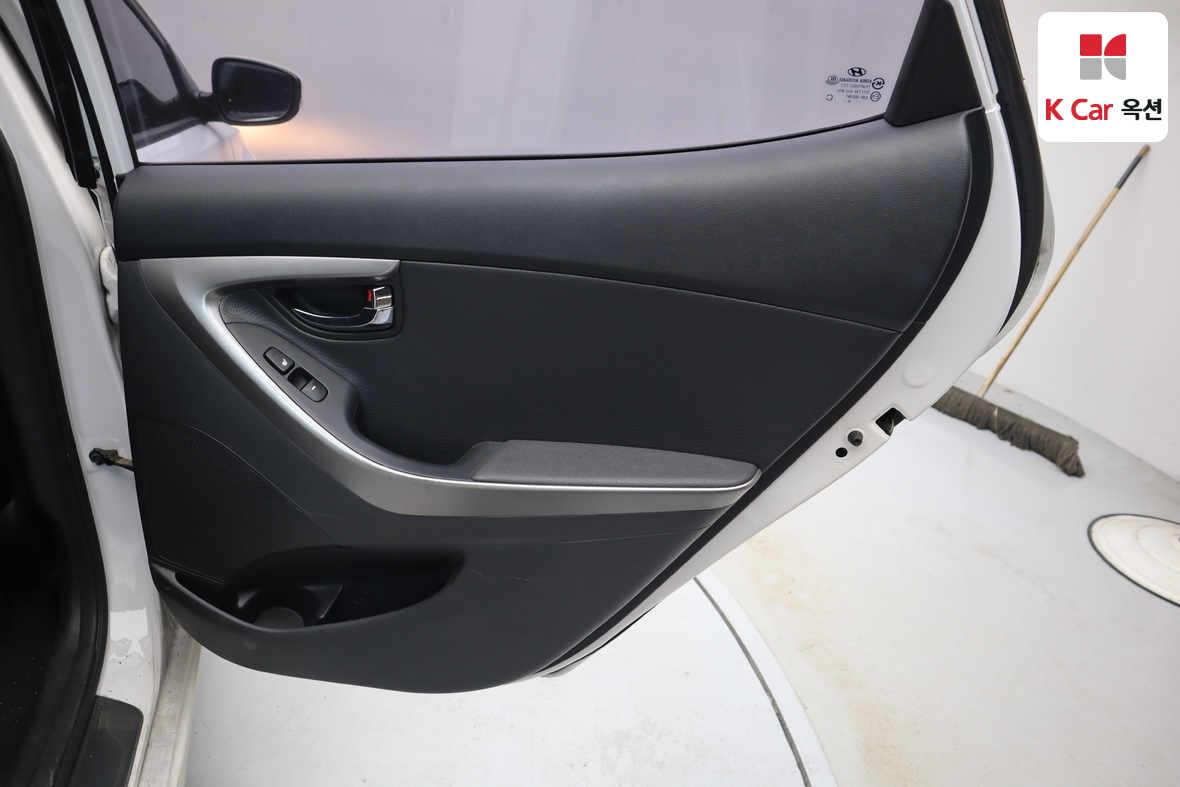 Hyundai Elantra 2013 - Image 25