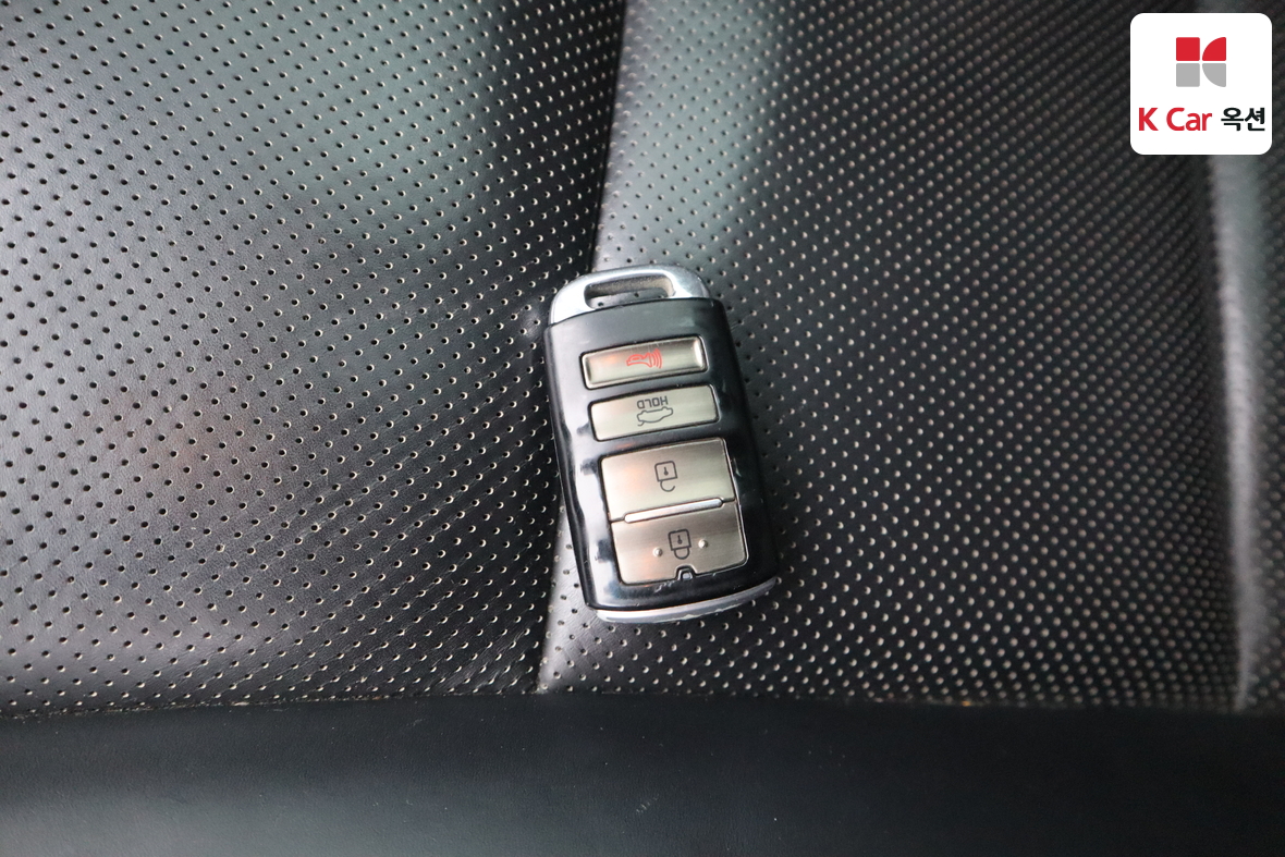 Kia K7 2013 - Image 17