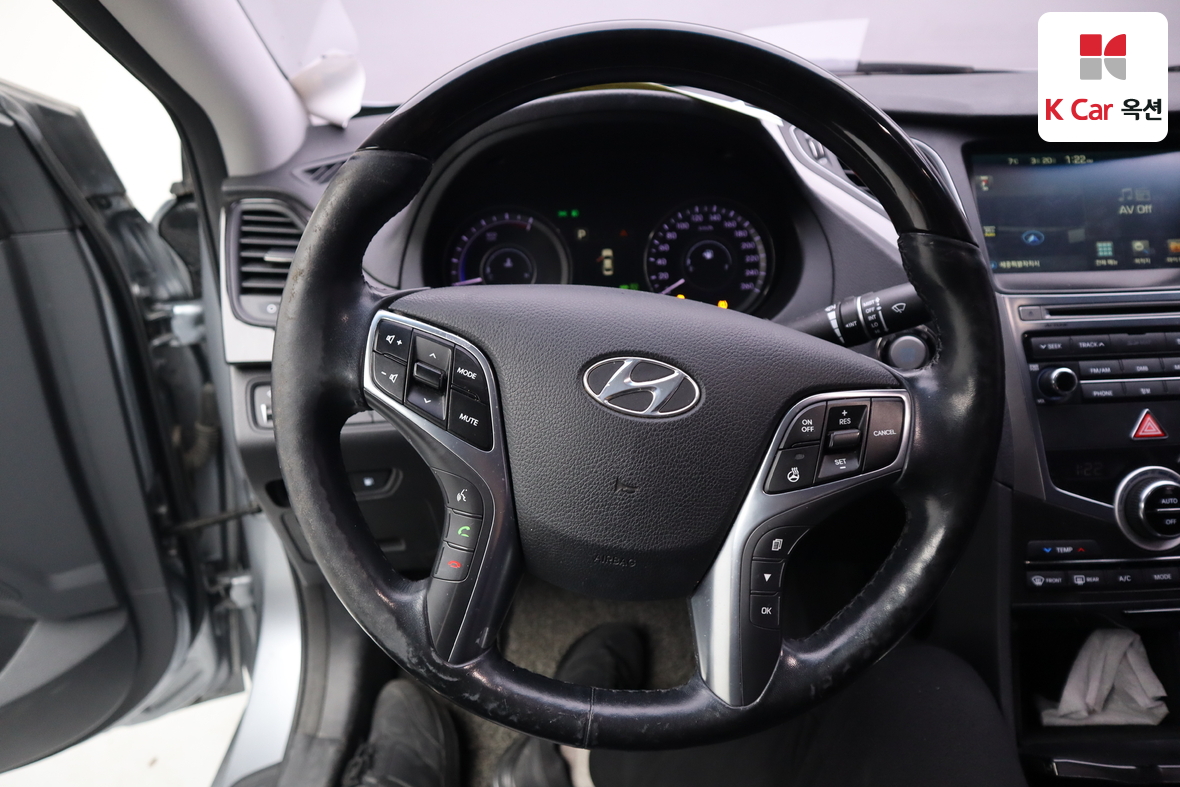 Hyundai AZERA 2015 - Image 10