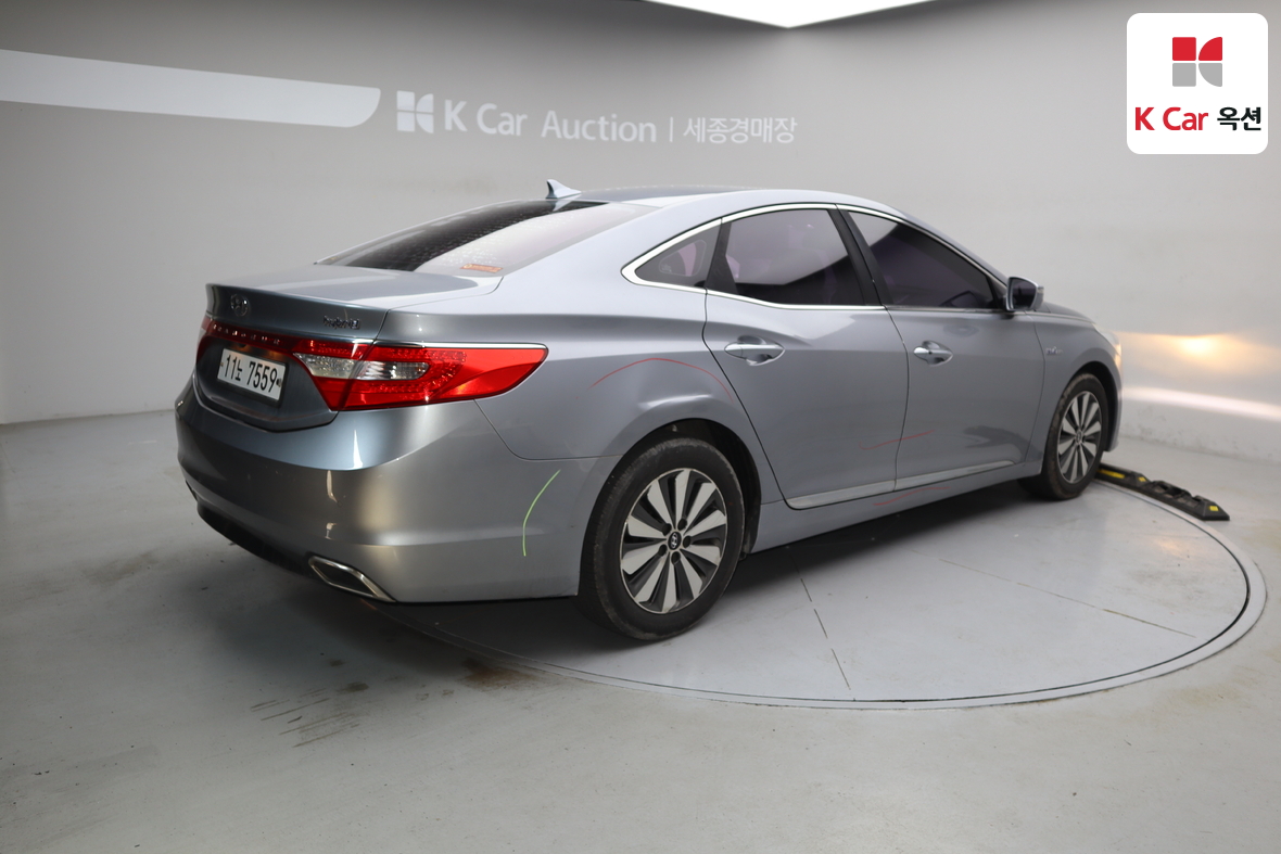 Hyundai AZERA 2015 - Image 2