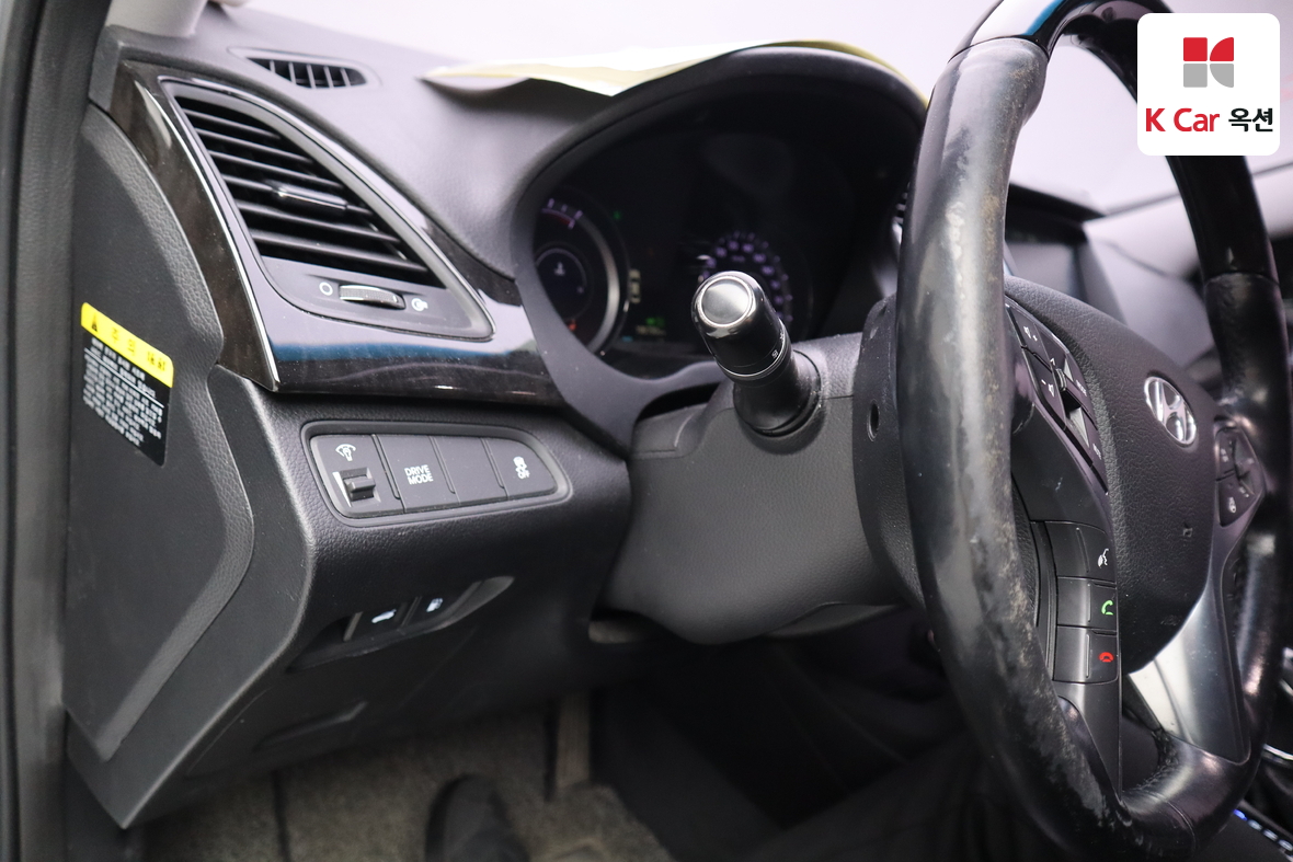 Hyundai AZERA 2015 - Image 9