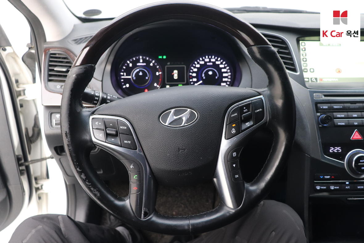 Hyundai AZERA 2016 - Image 10