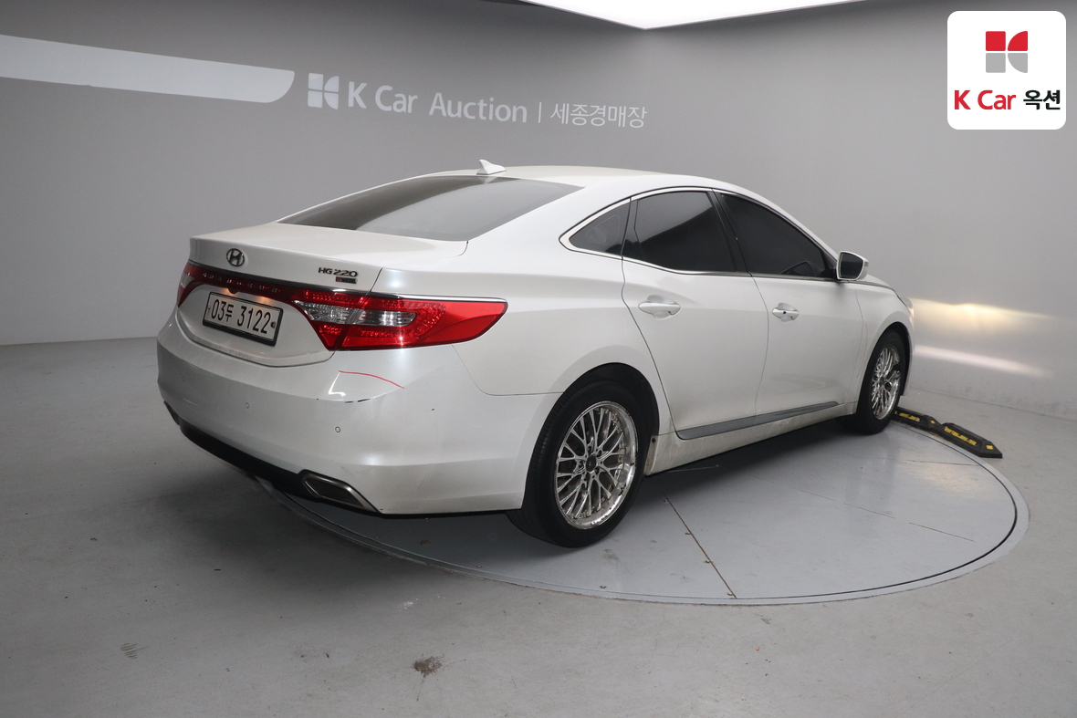 Hyundai AZERA 2016 - Image 2