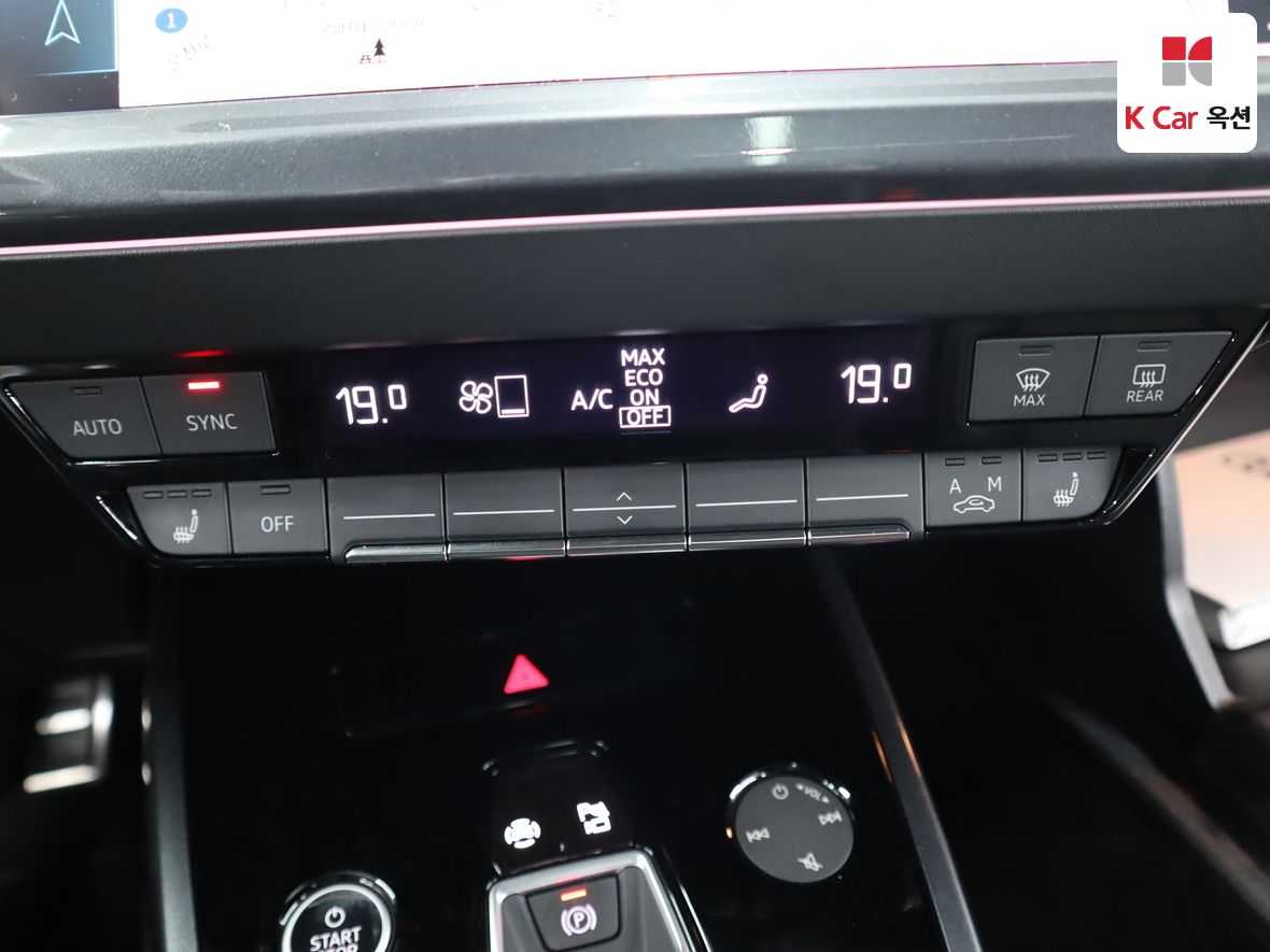 아우디 Q4 - 15