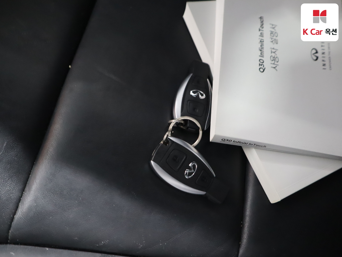 INFINITI Q30 - 18