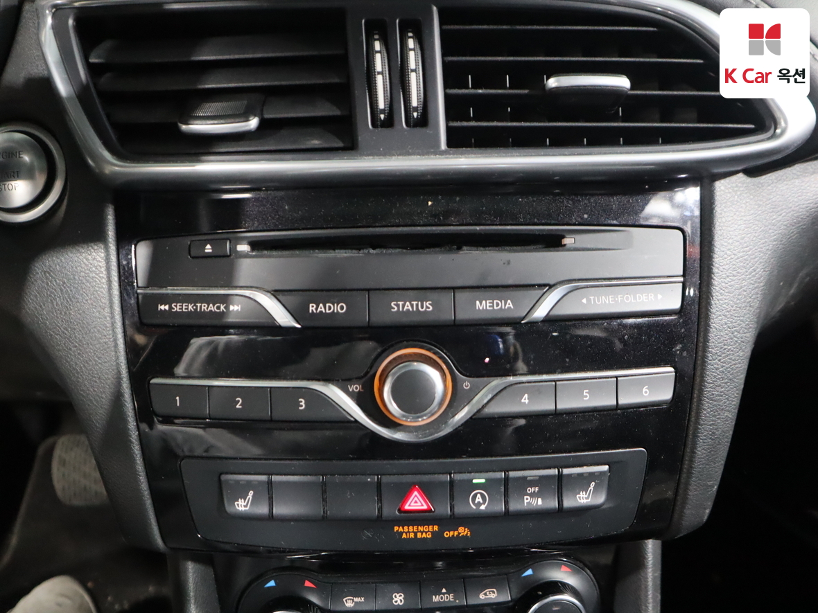 INFINITI Q30 - 15