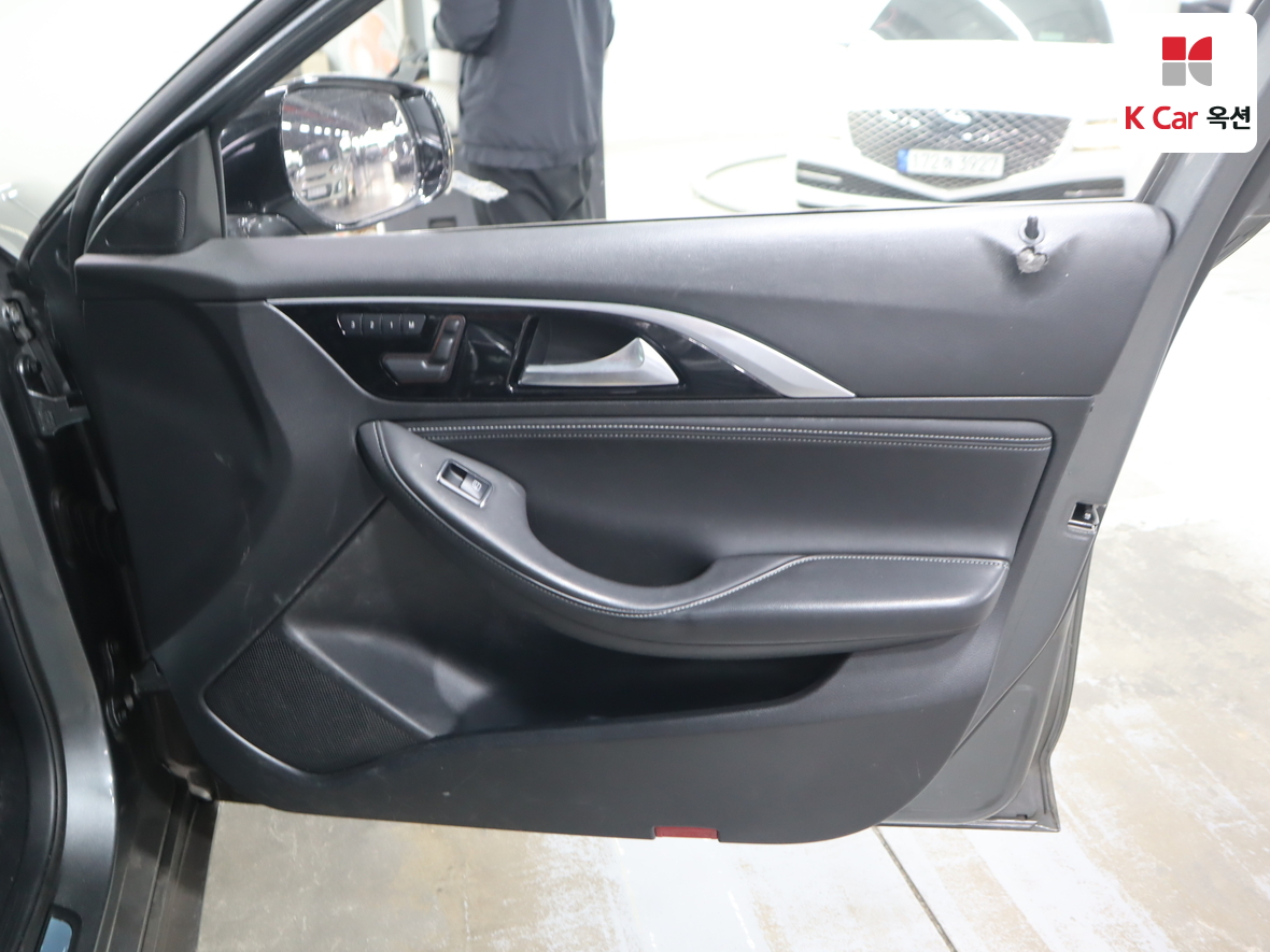 INFINITI Q30 - 32