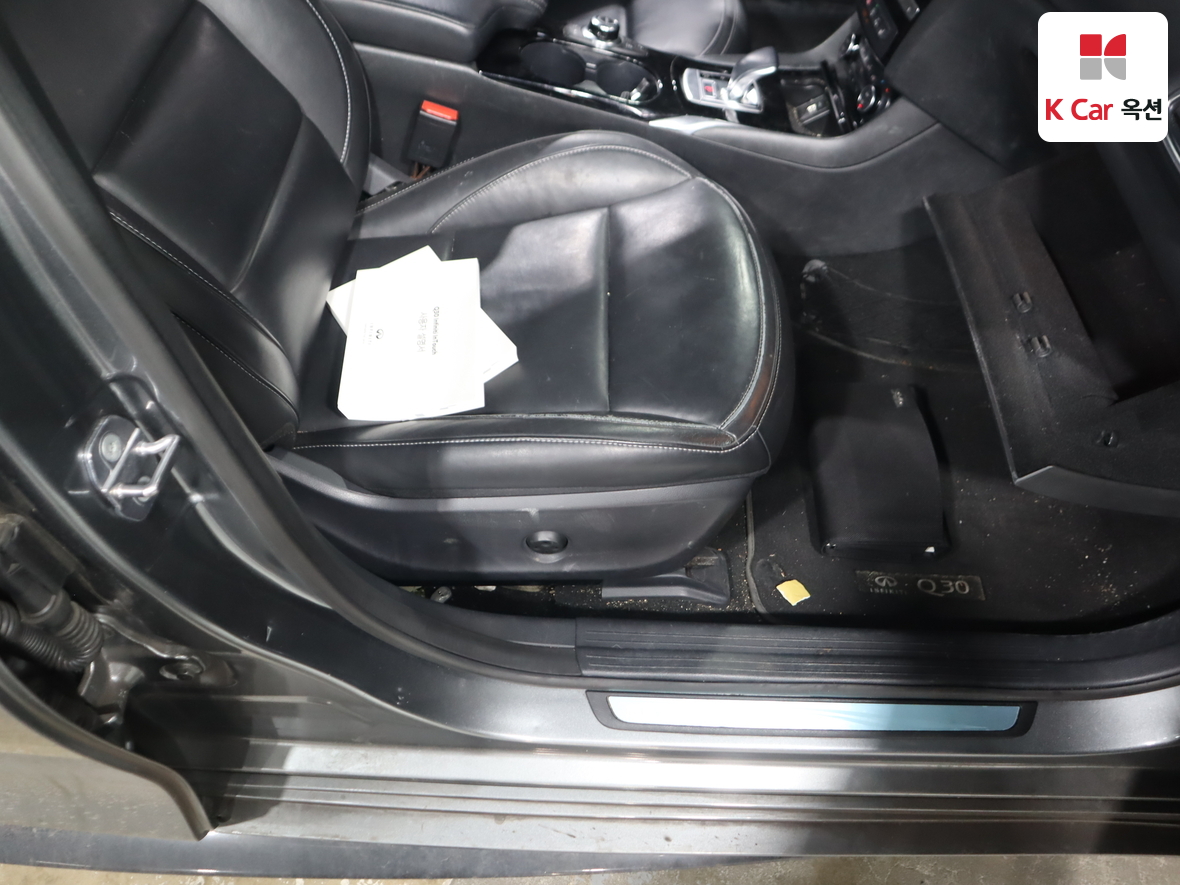INFINITI Q30 - 33