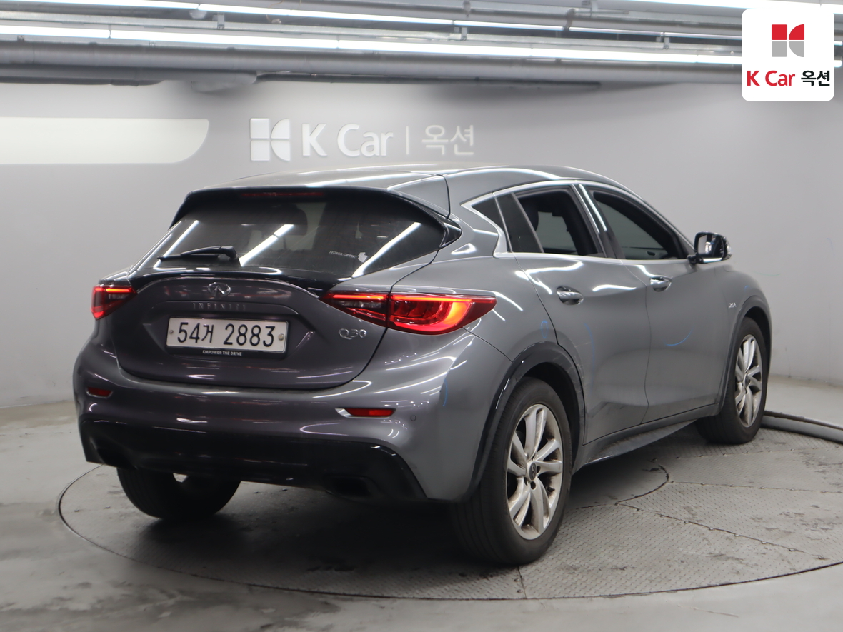 INFINITI Q30 - 2