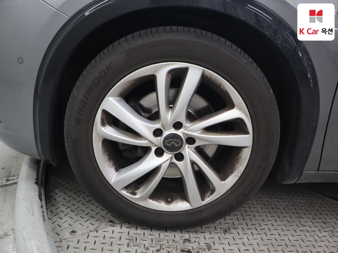 INFINITI Q30 - 52