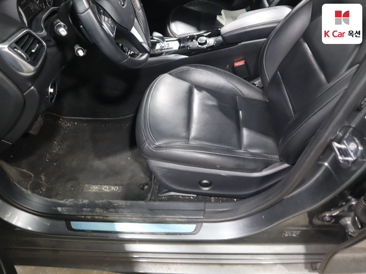 INFINITI Q30 - 19
