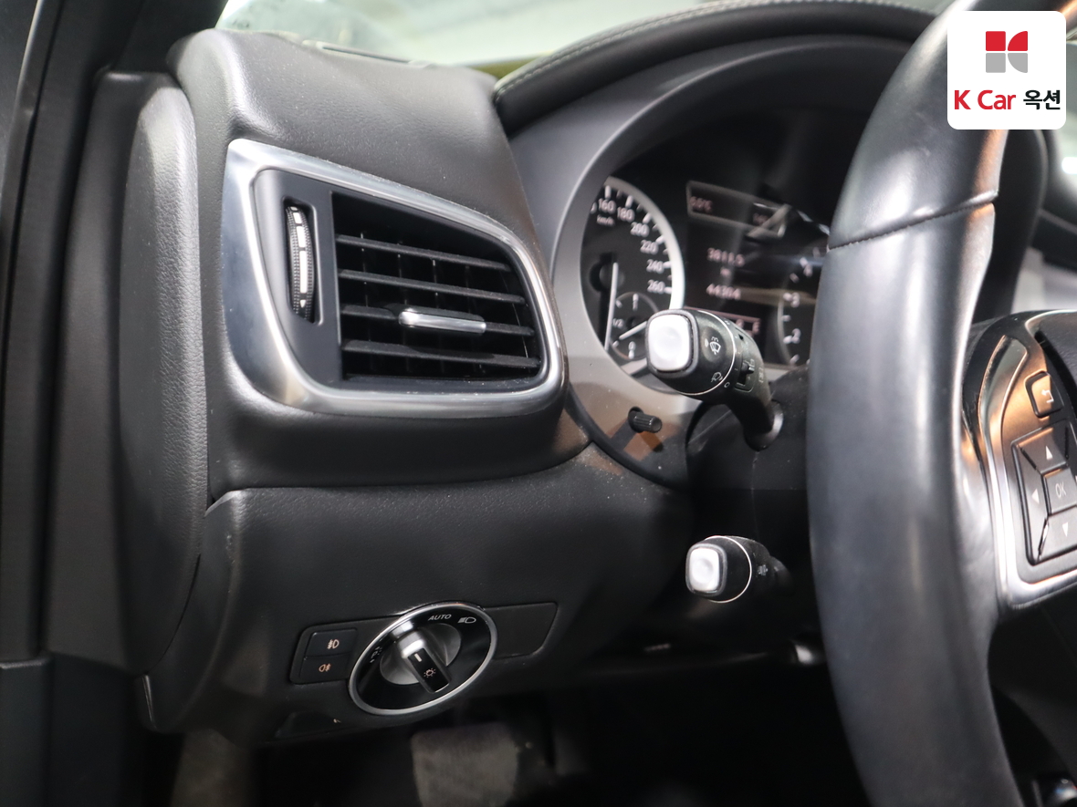INFINITI Q30 - 9