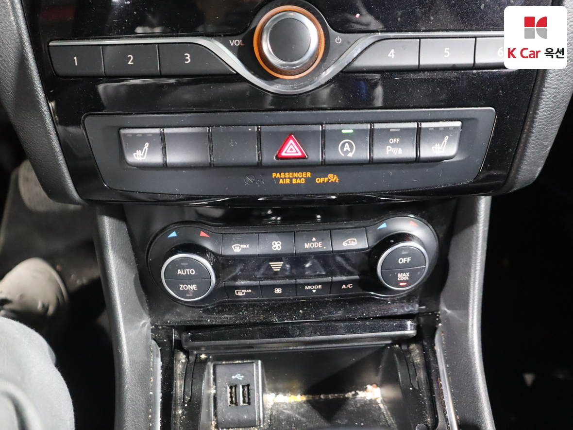 INFINITI Q30 - 16