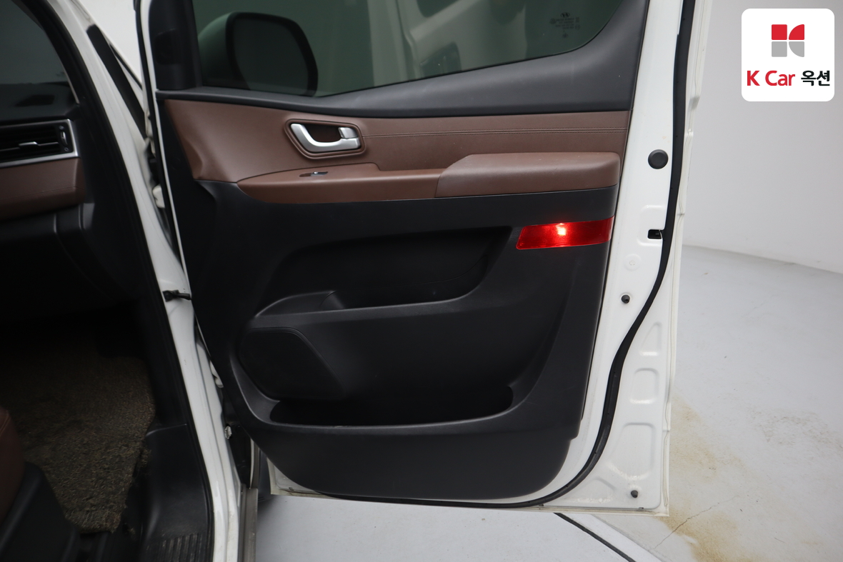 Hyundai Grand Starex 2019 - Image 28