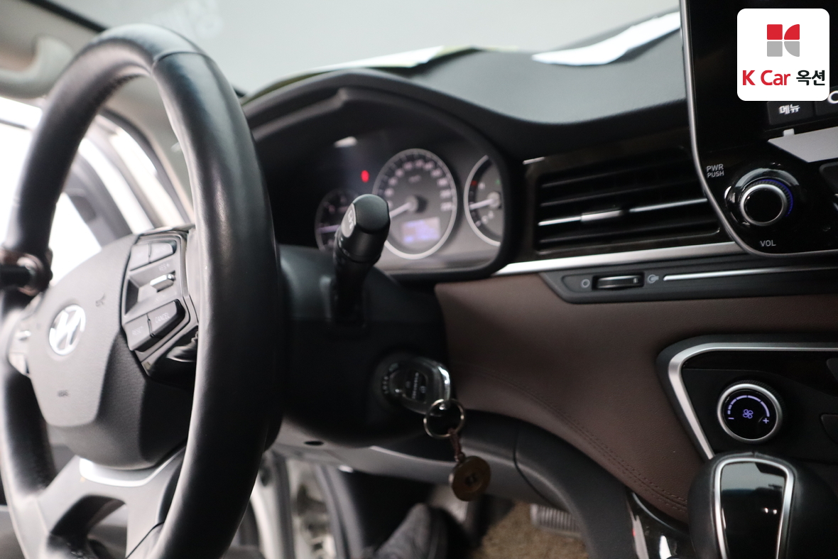 Hyundai Grand Starex 2019 - Image 11