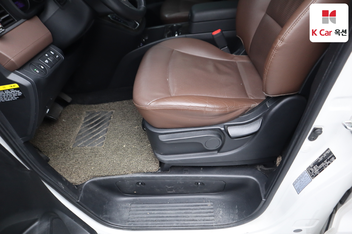 Hyundai Grand Starex 2019 - Image 19