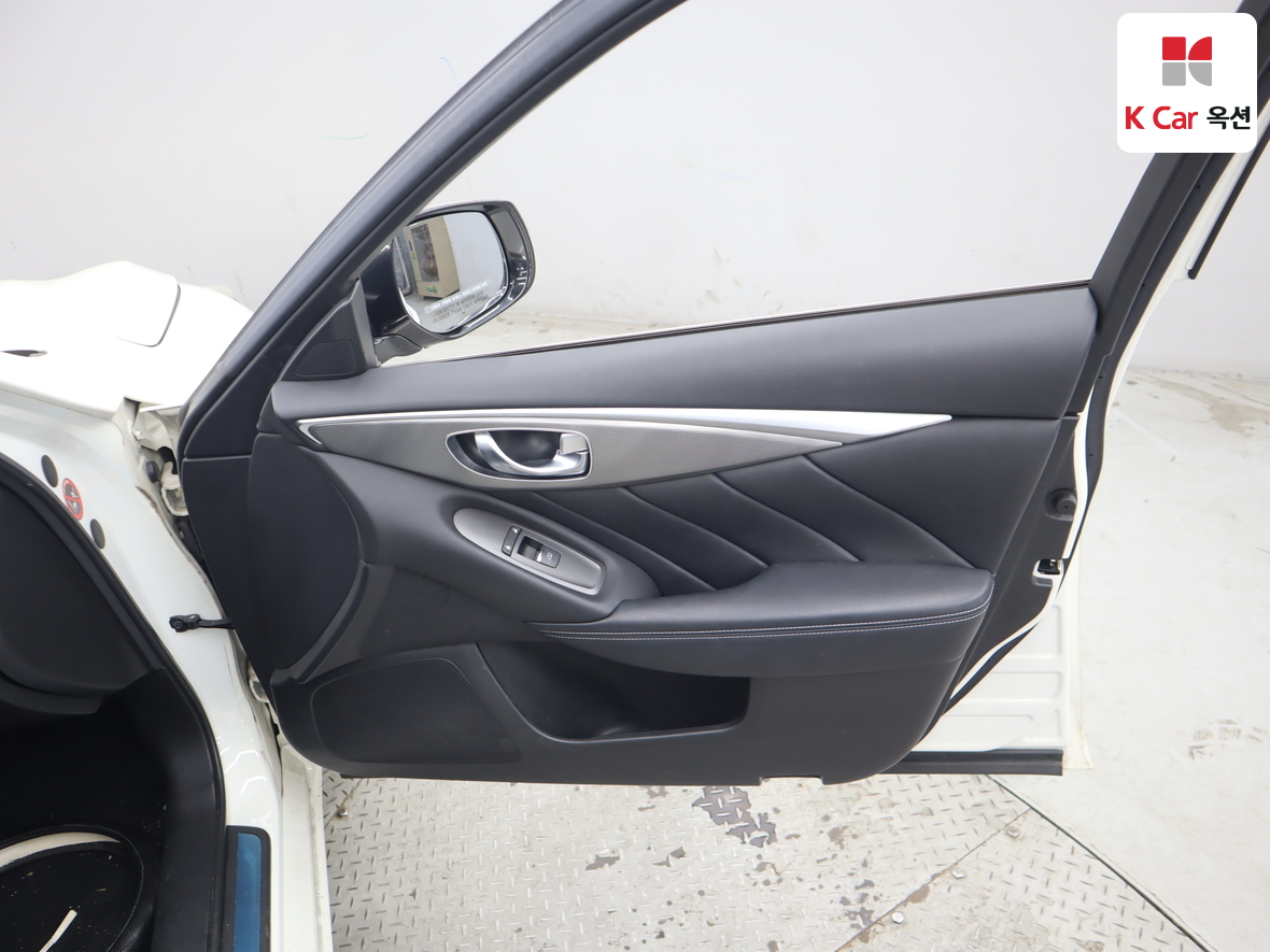Infiniti Q50 - 30