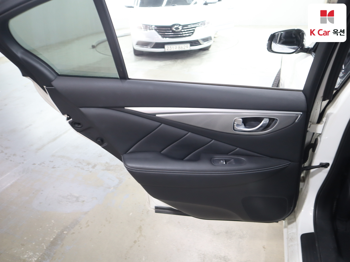 Infiniti Q50 - 24