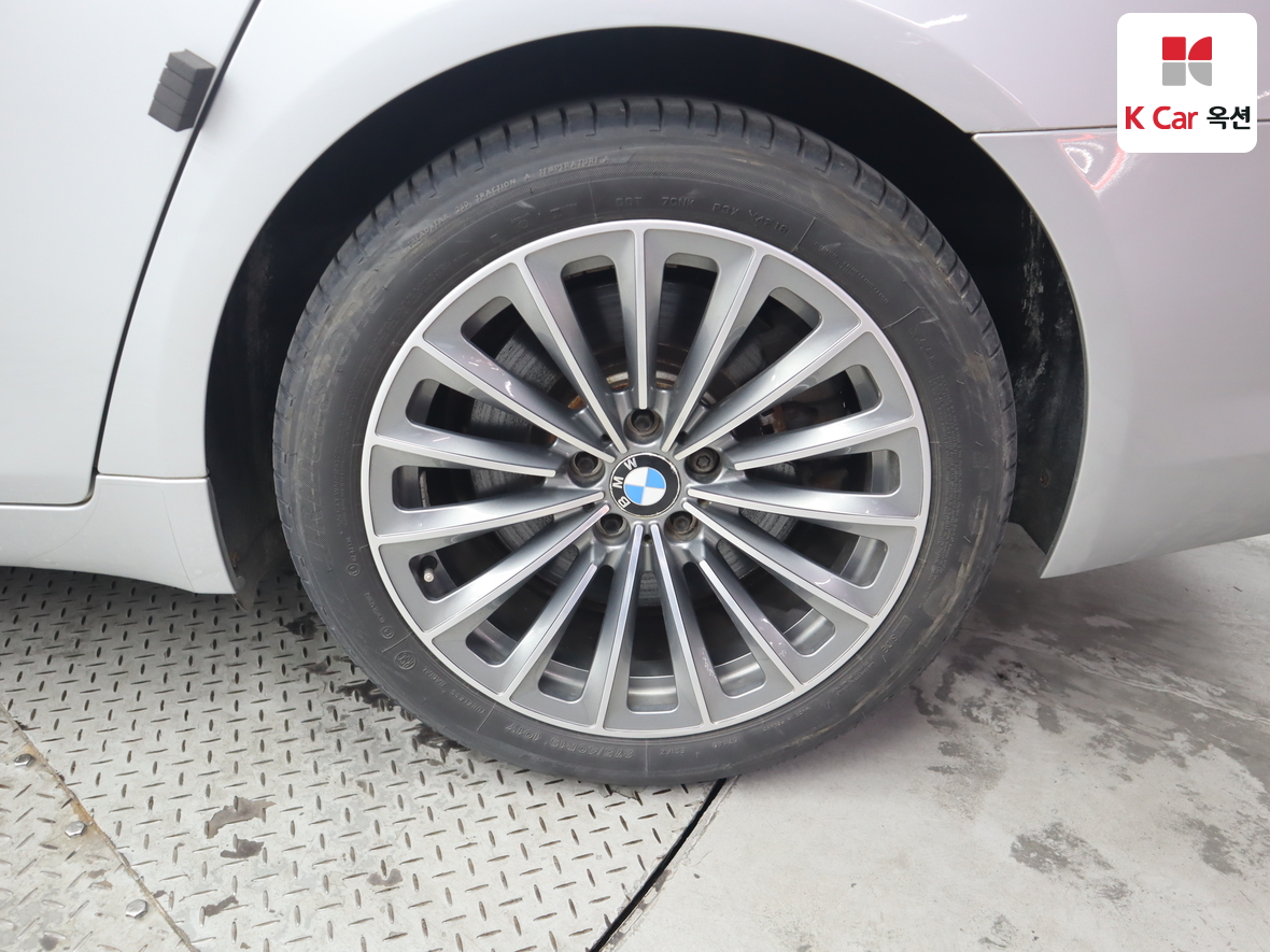 BMW 7 Series - 48
