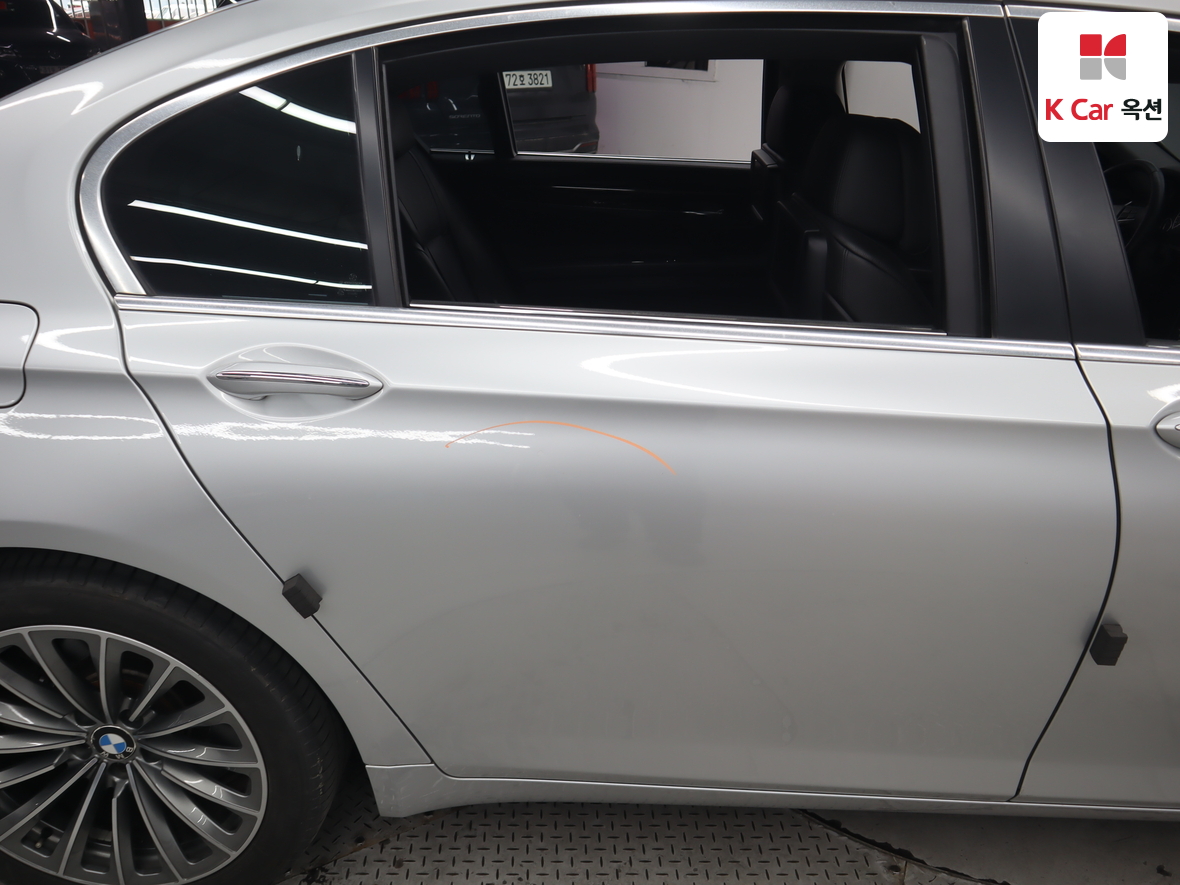 BMW 7 Series - 44
