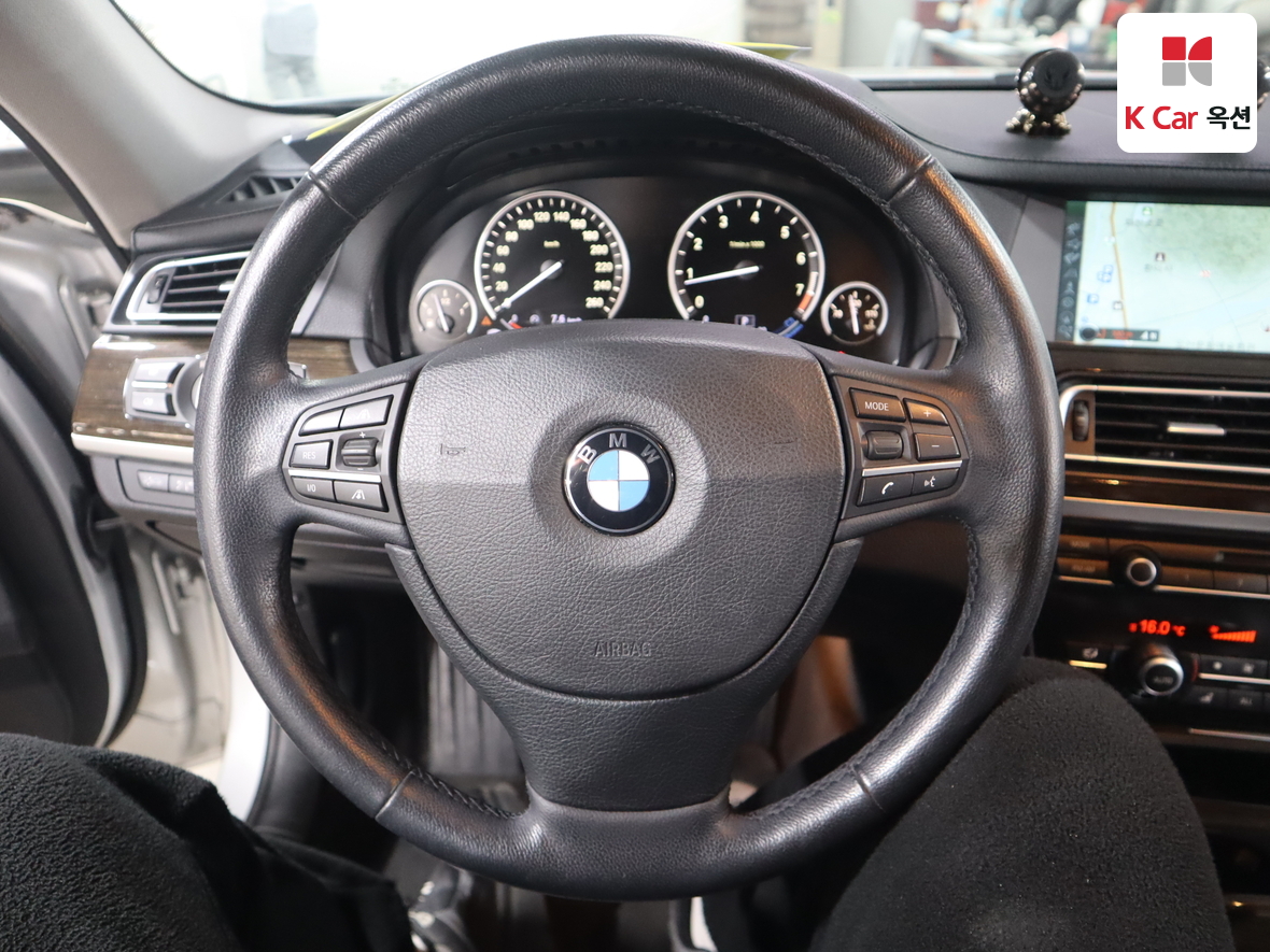 BMW 7 Series - 10