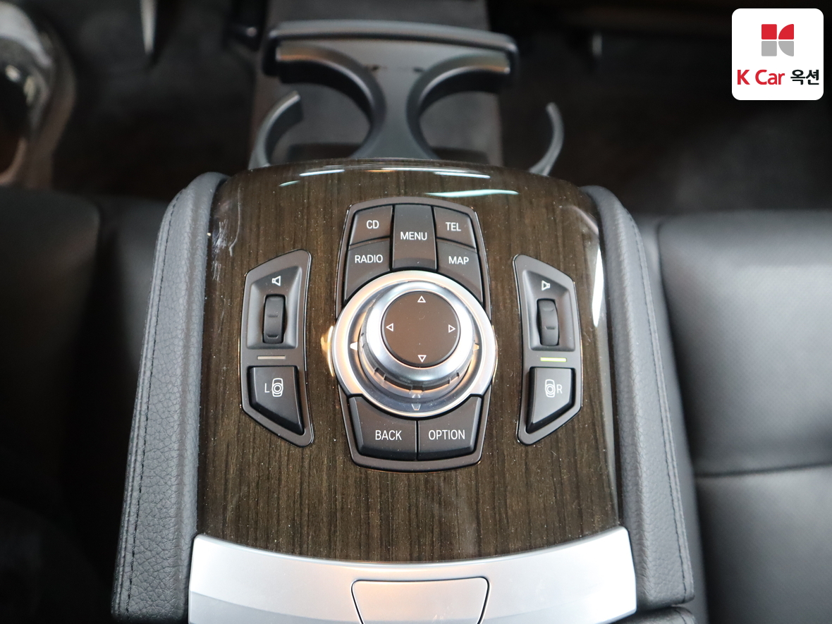BMW 7 Series - 26
