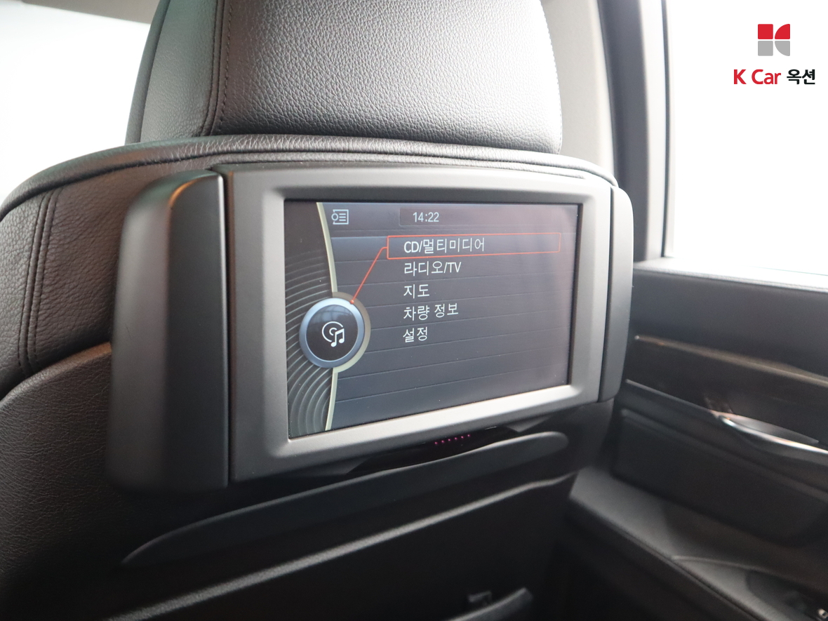 BMW 7 Series - 28