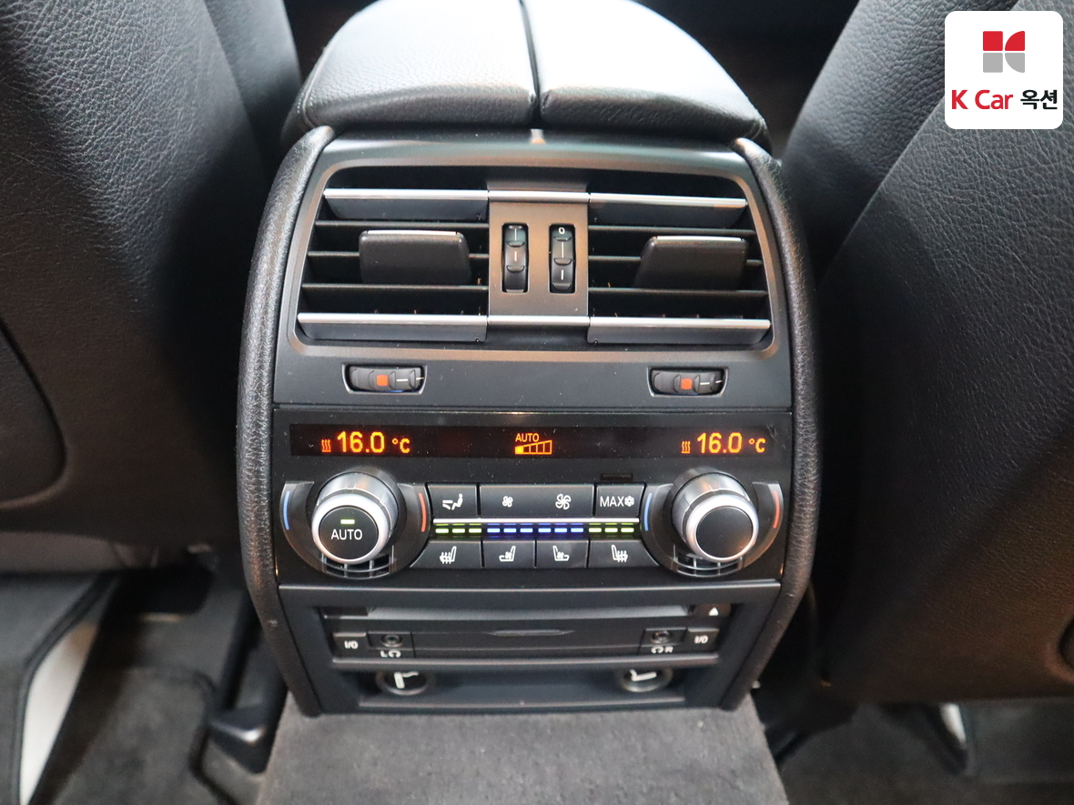 BMW 7 Series - 27