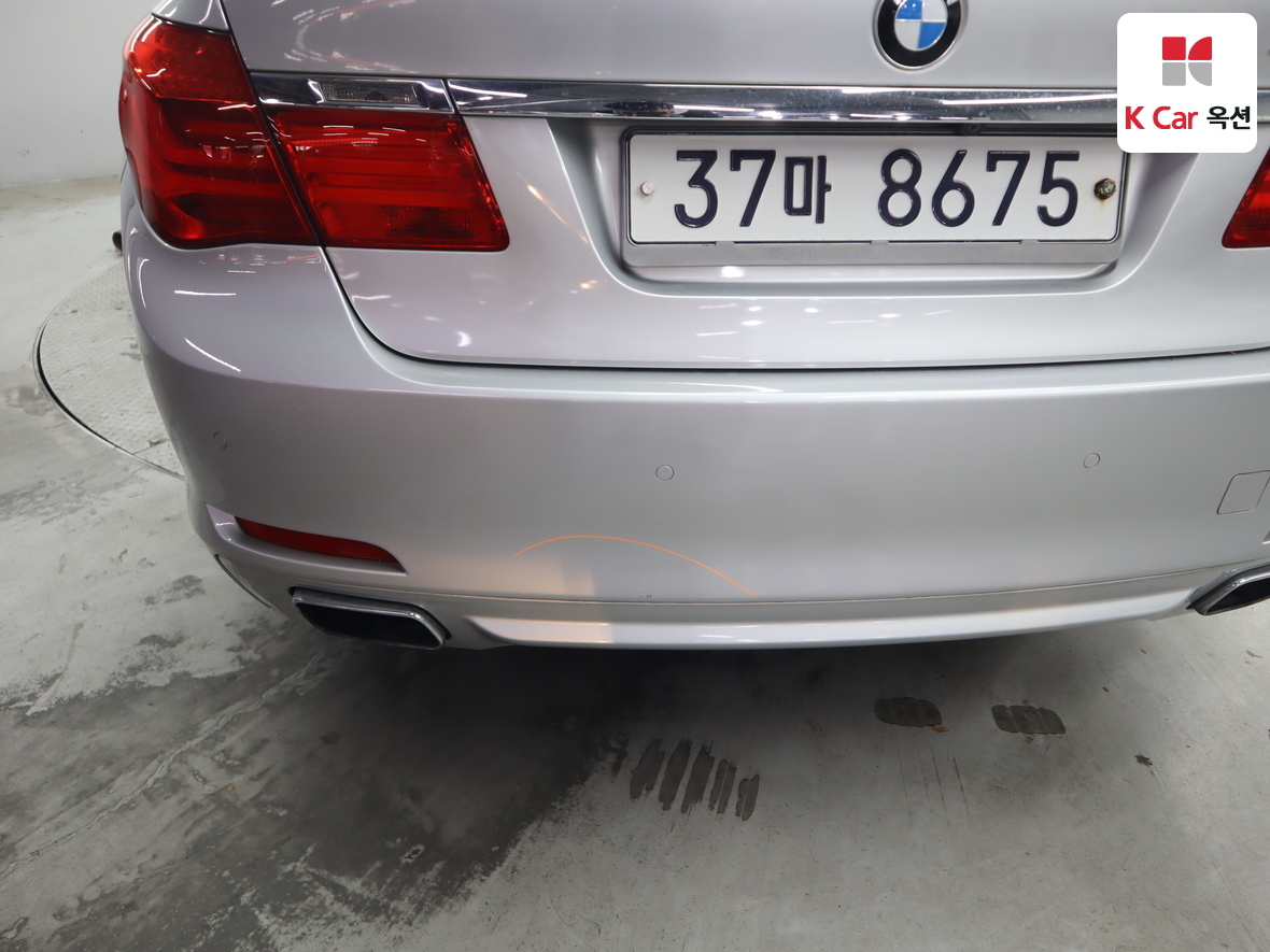 BMW 7 Series - 43