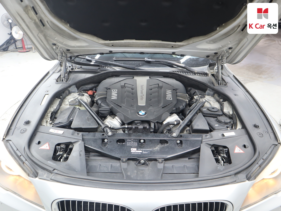 BMW 7 Series - 38