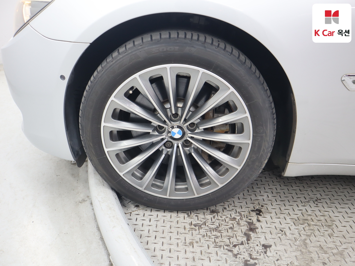 BMW 7 Series - 47