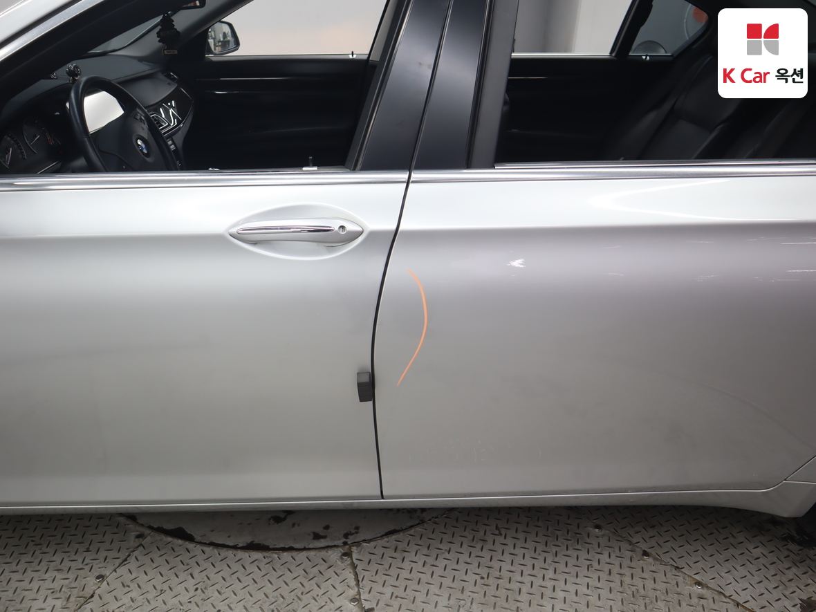 BMW 7 Series - 42