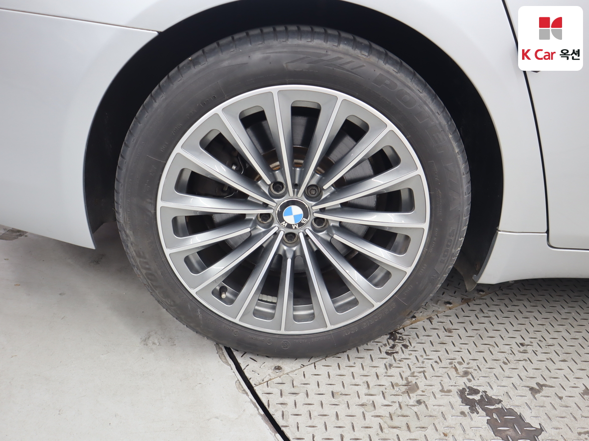 BMW 7 Series - 49