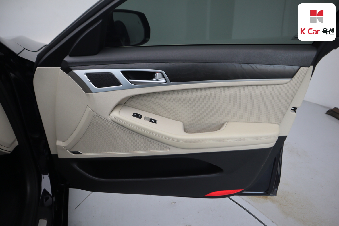 Hyundai Genesis - 31
