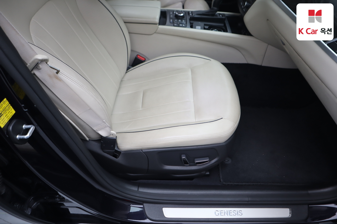 Hyundai Genesis - 32
