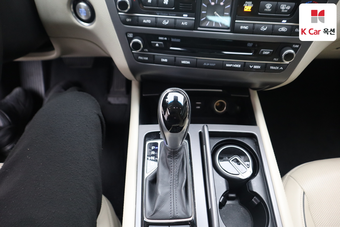 Hyundai Genesis - 15