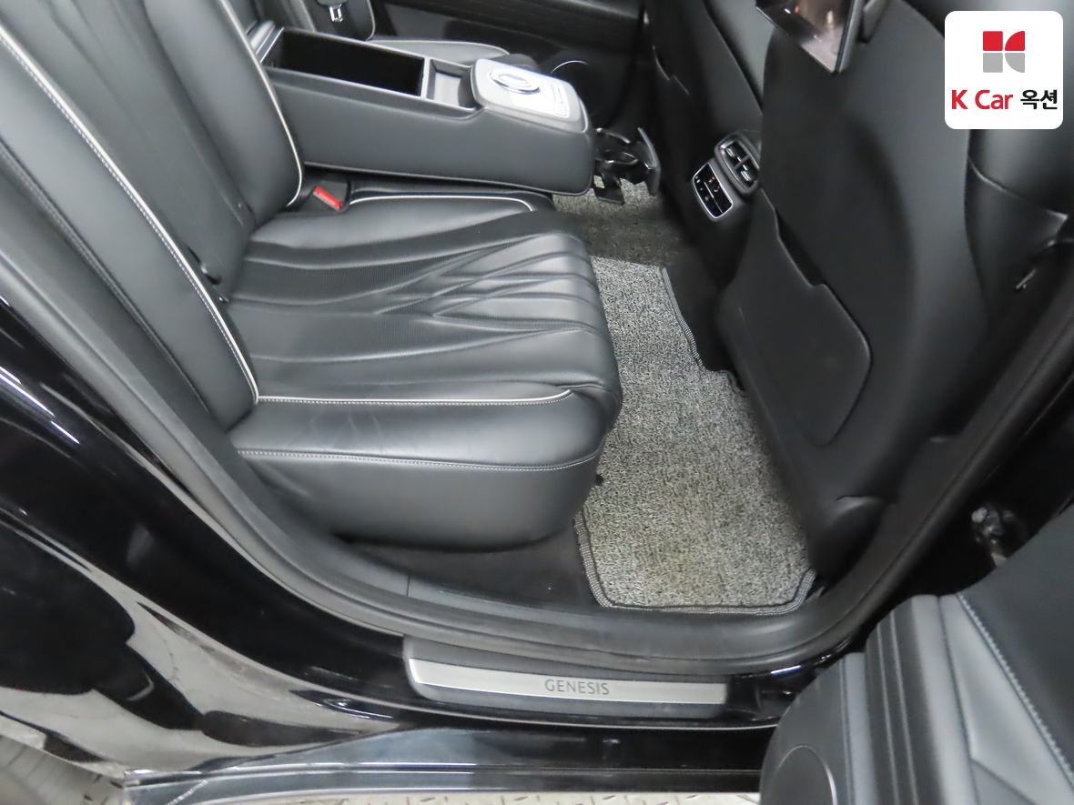 Genesis G80 - 30