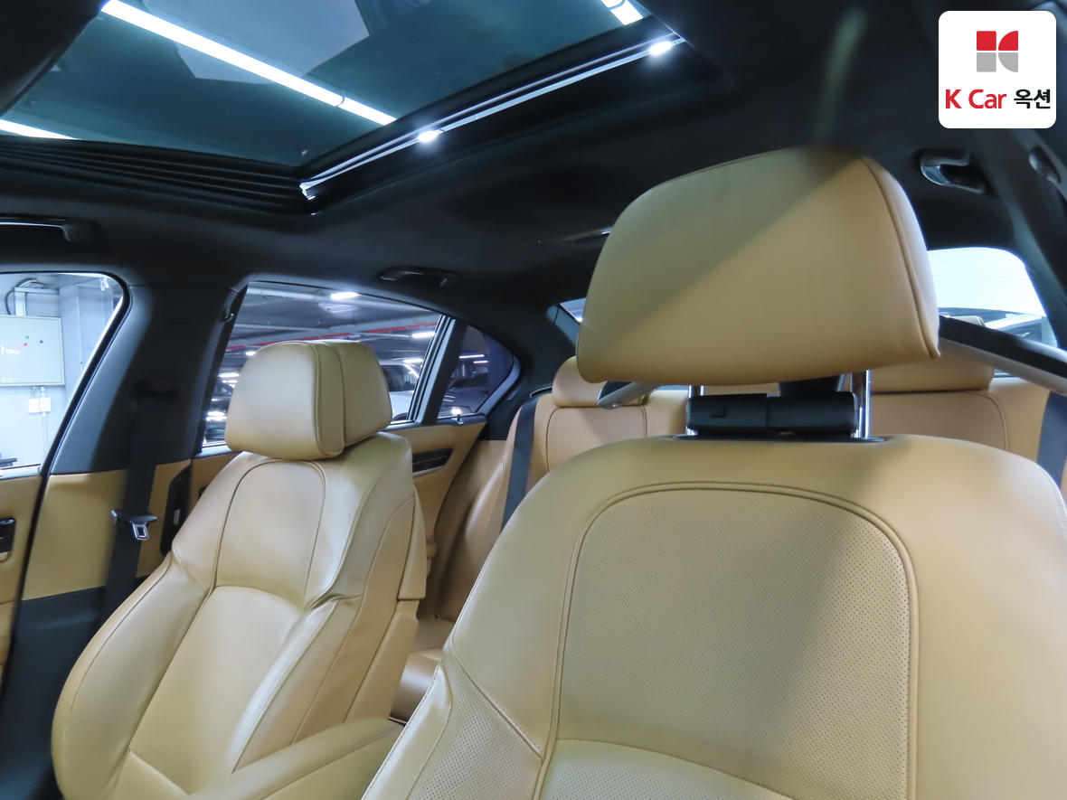 BMW 7 Series - 19