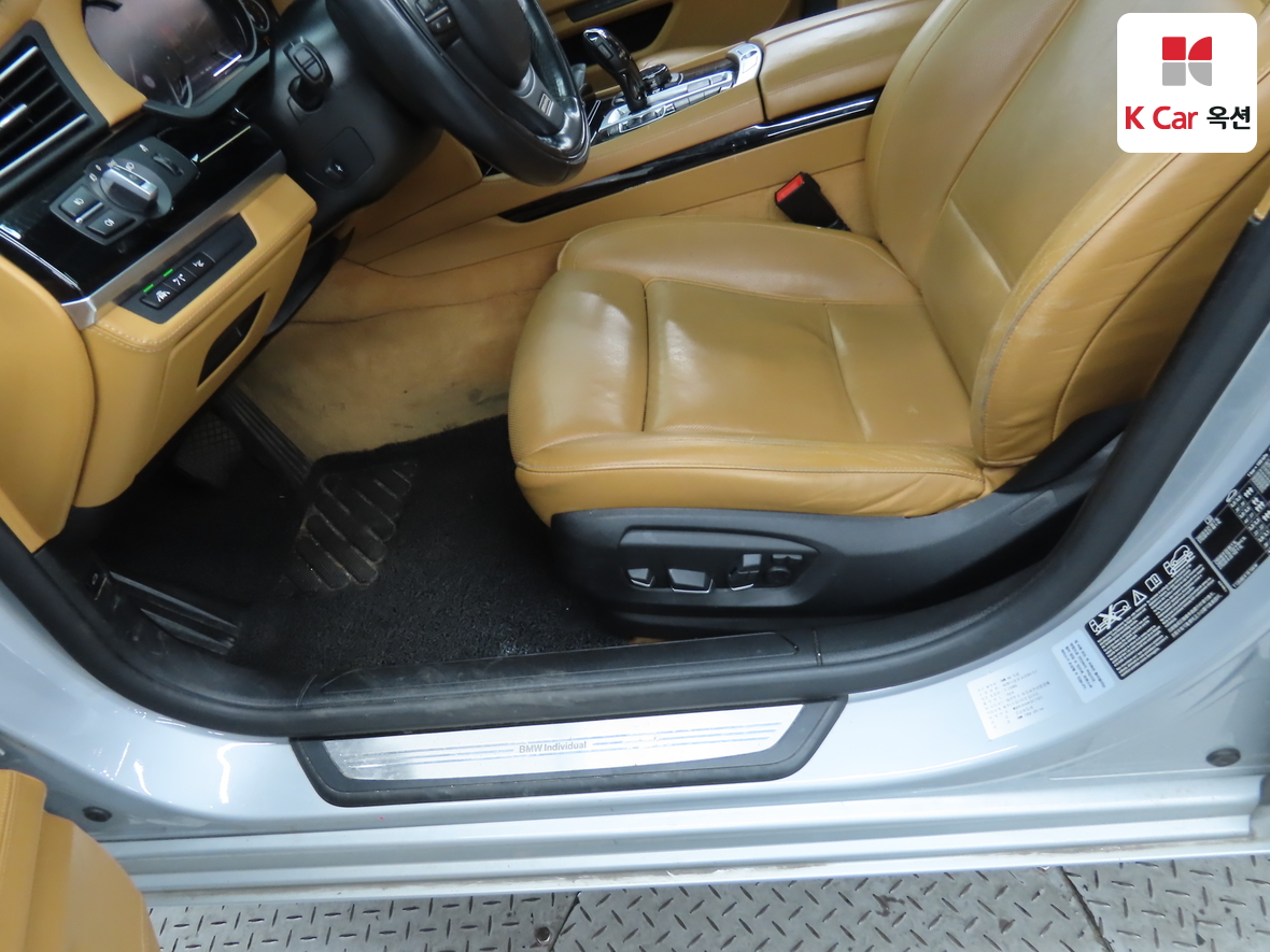 BMW 7 Series - 18