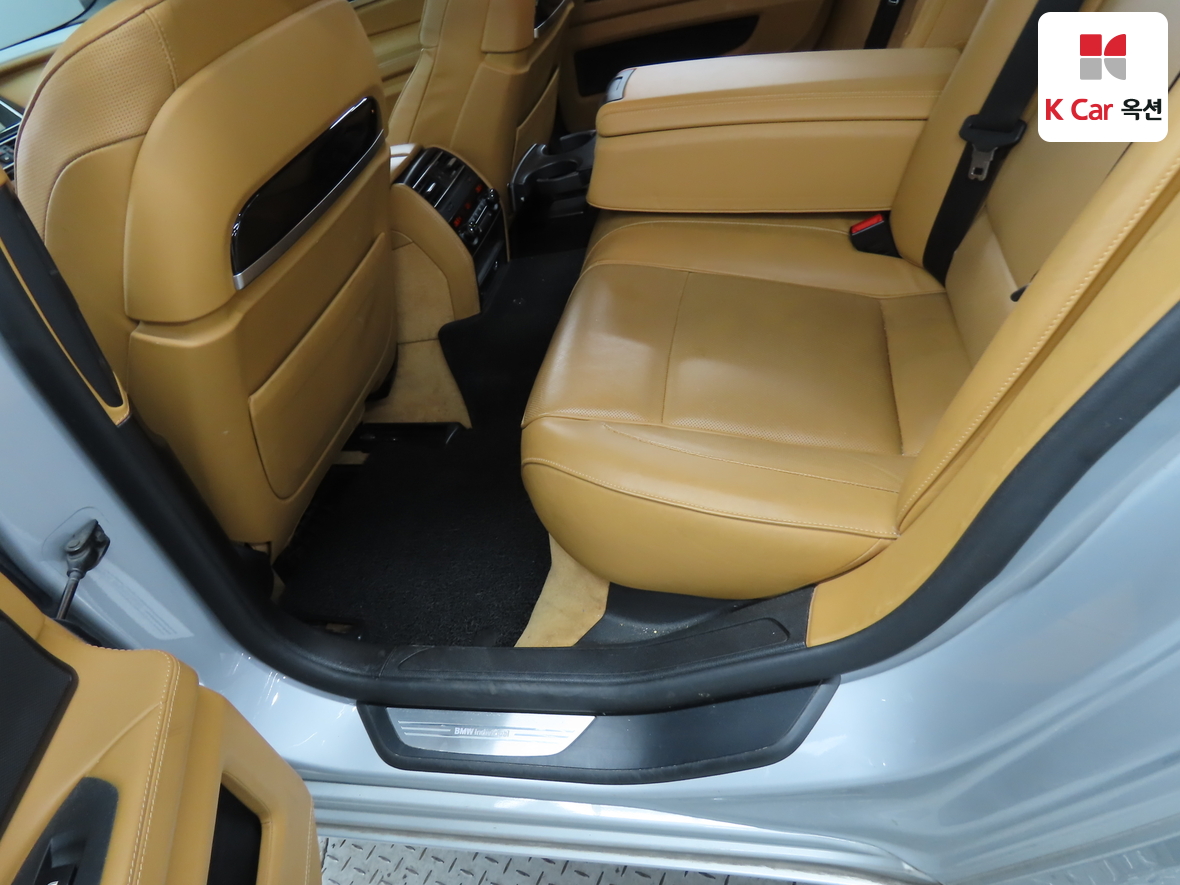 BMW 7 Series - 25