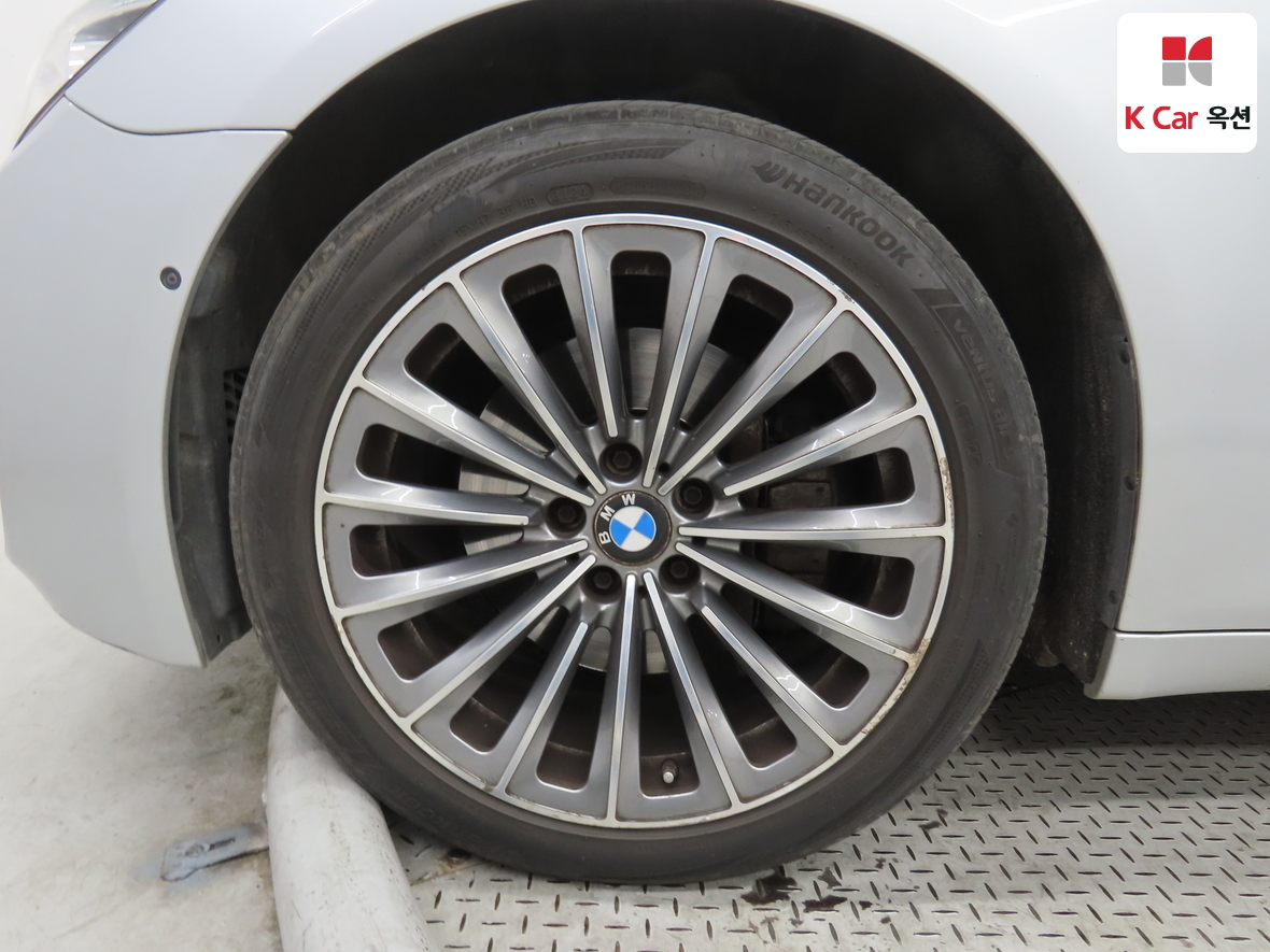 BMW 7 Series - 47