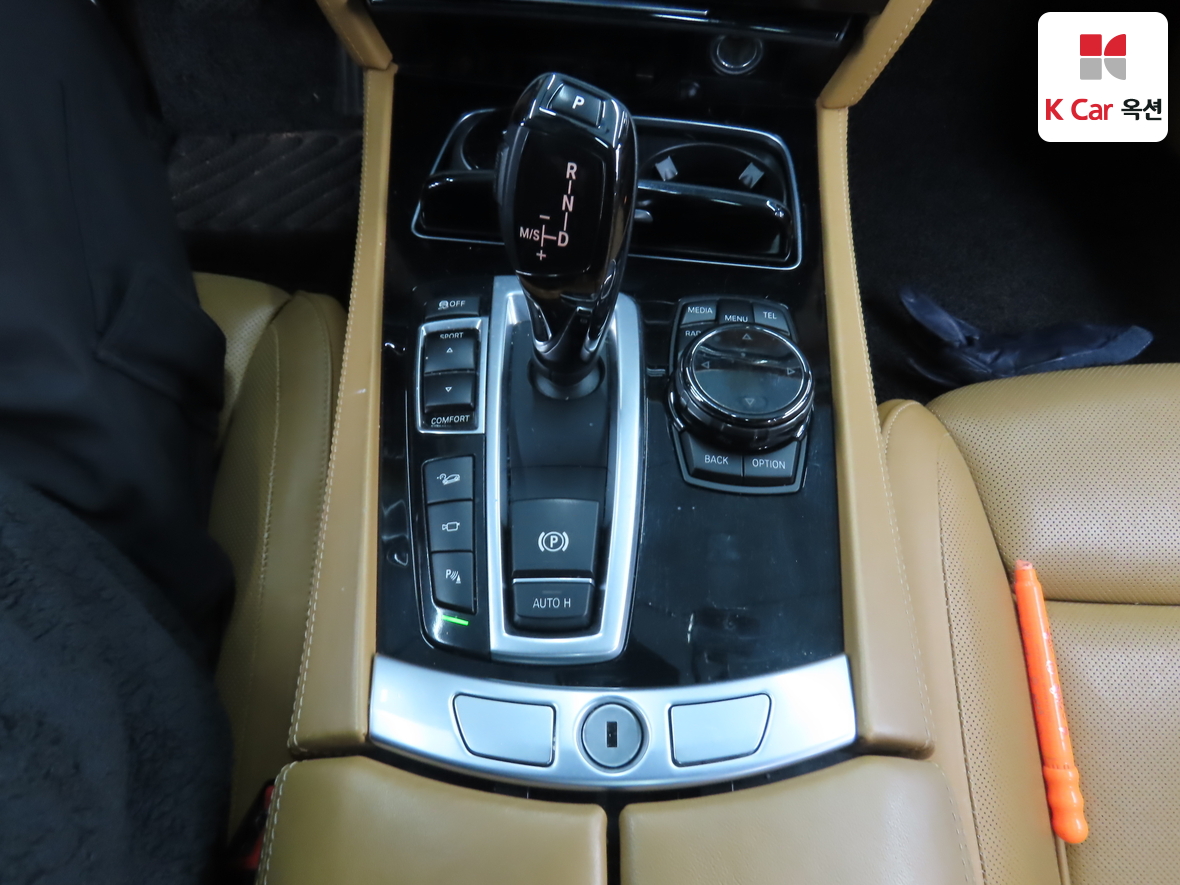 BMW 7 Series - 16