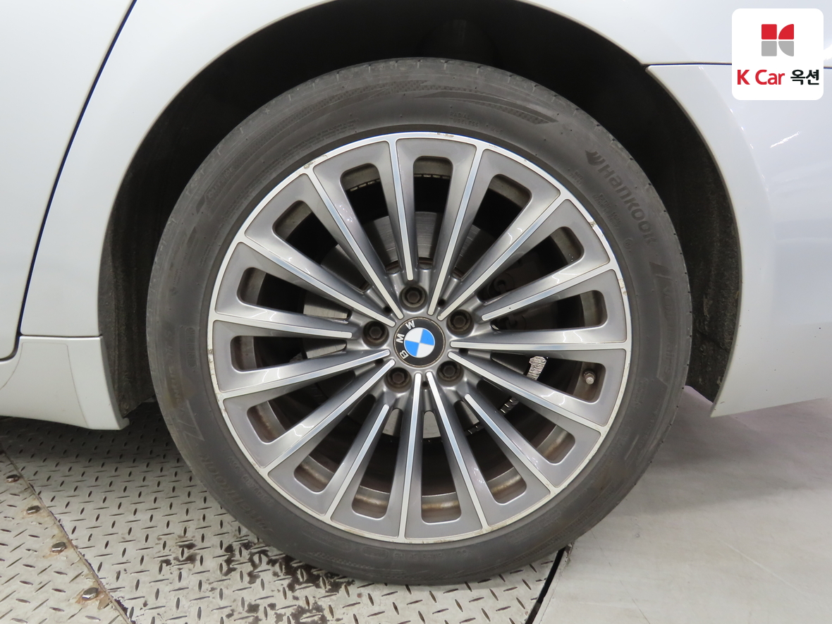 BMW 7 Series - 46