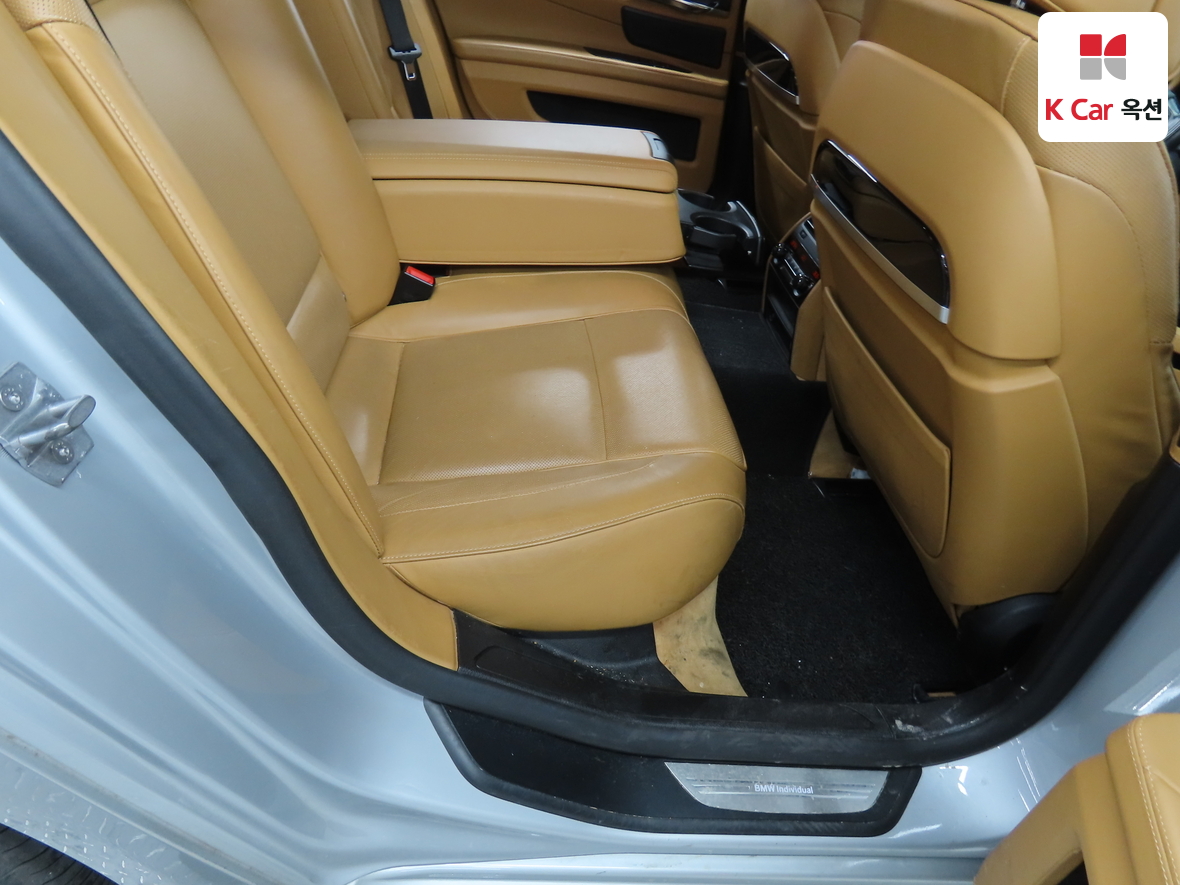BMW 7 Series - 31