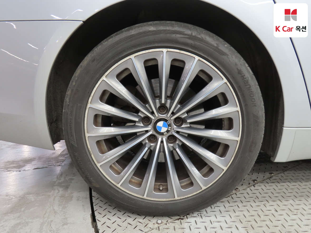 BMW 7 Series - 45