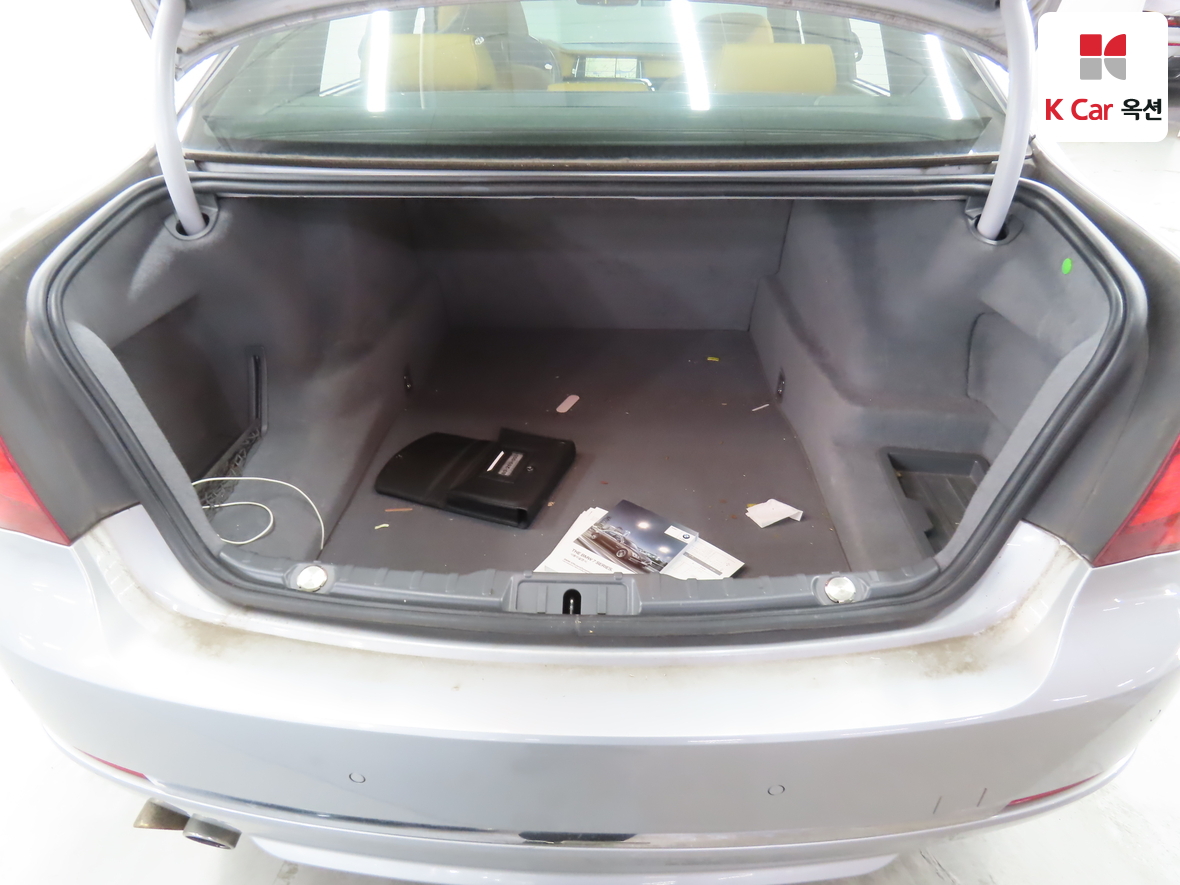 BMW 7 Series - 28