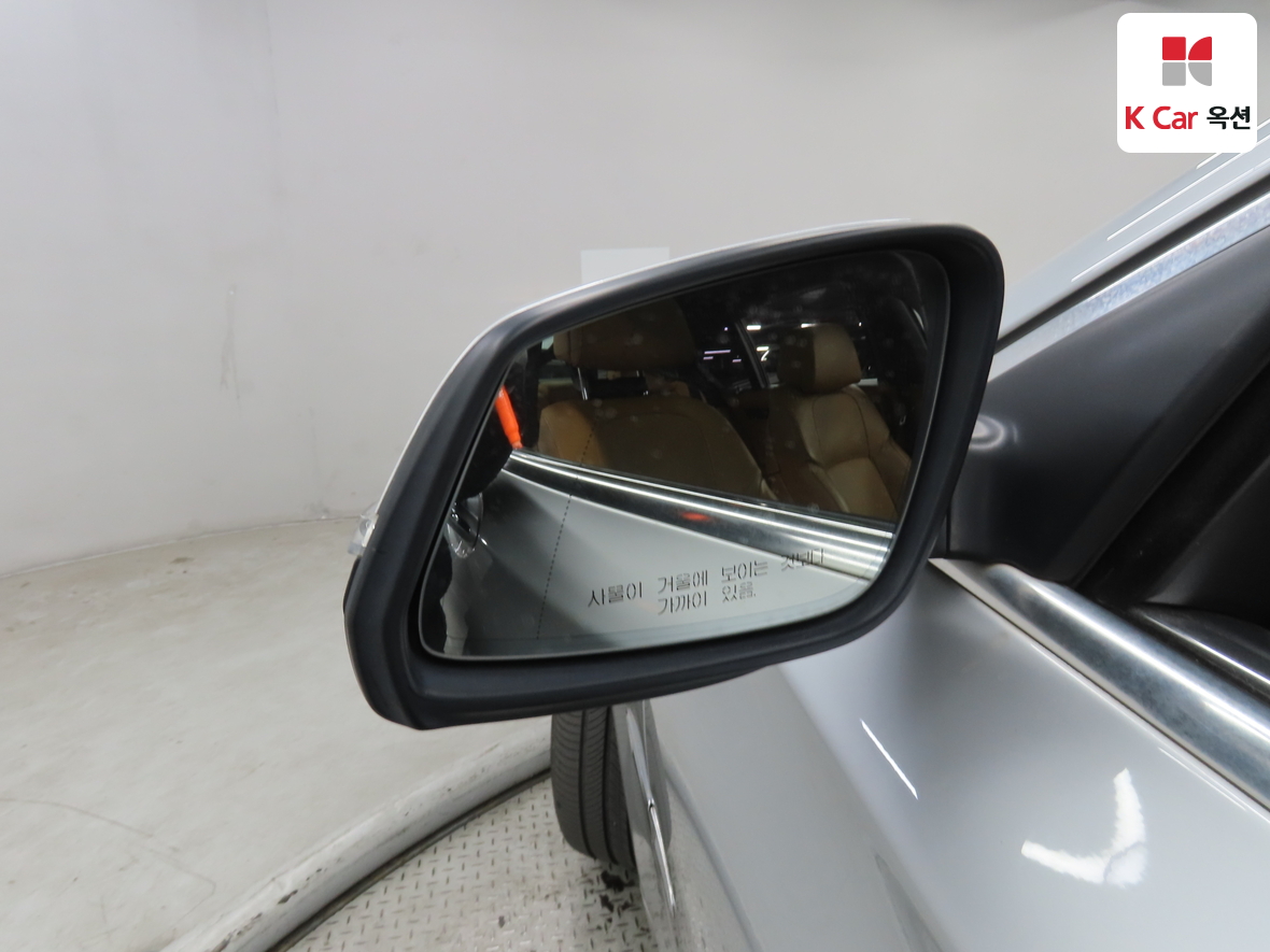 BMW 7 Series - 23