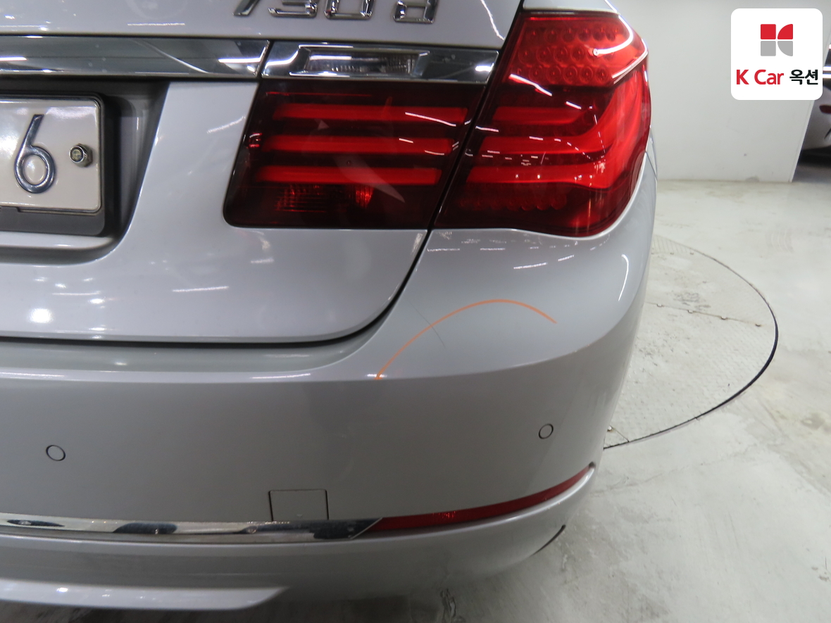 BMW 7 Series - 39