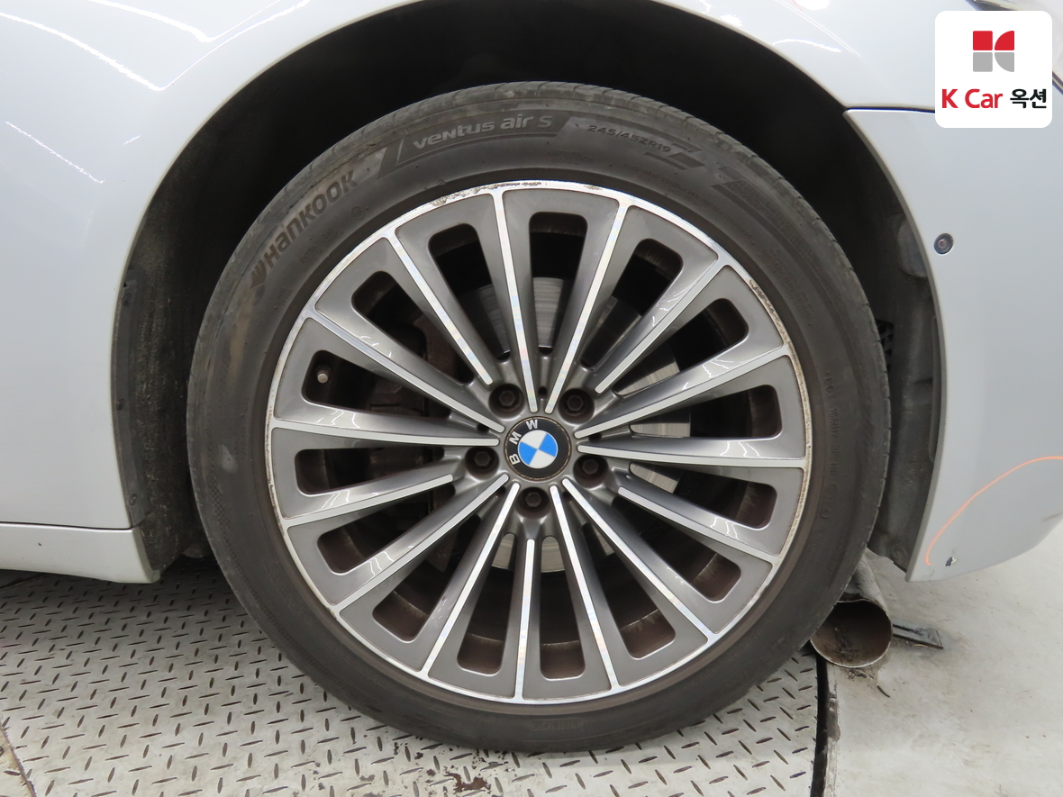 BMW 7 Series - 44