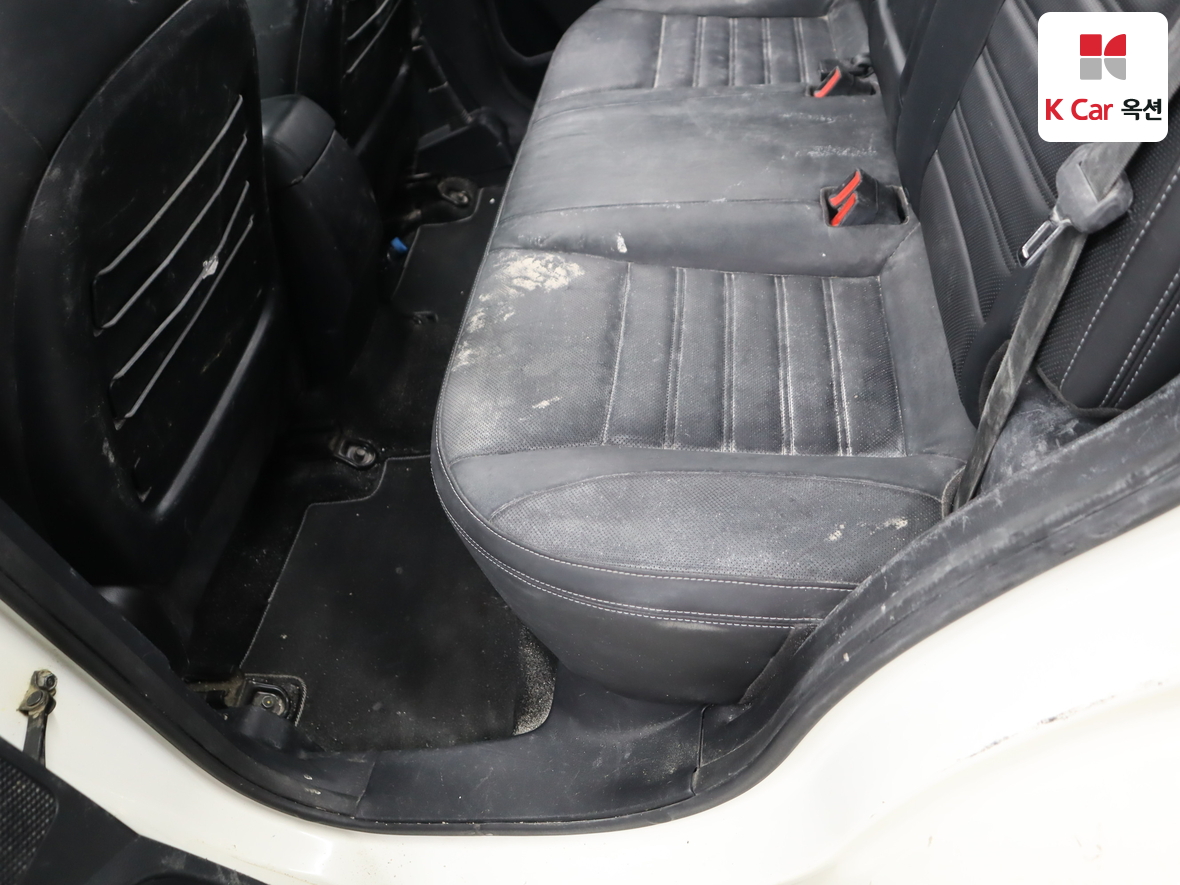 KG Mobility Tivoli - 25